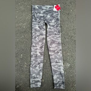 LOT OF 2 Spanx Womens Size M High Rise‎ NWT Camo Crop Leggings Shapewear Capri
